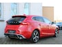 Volvo V40 T3 Automaat Polar+ Sport | Trekhaak | Panoramadak | Parkeercamera | Verwarmbare Voorstoelen | Navigatie | Cruise Control | Bluetooth Telefonie & Multimedia | 17'' Lichtmetalen Velgen