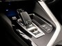 Peugeot 3008 1.2 PureTech Allure Sport Automaat (APPLE CARPLAY, PARELMOER, GROOT NAVI, 360 CAMERA, GETINT GLAS, LEDER, SPORTSTOELEN, TREKHAAK, KEYLESS, NIEUWSTAAT)