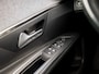 Peugeot 3008 1.2 PureTech Allure Sport Automaat (APPLE CARPLAY, PARELMOER, GROOT NAVI, 360 CAMERA, GETINT GLAS, LEDER, SPORTSTOELEN, TREKHAAK, KEYLESS, NIEUWSTAAT)