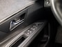 Peugeot 3008 1.2 PureTech Allure Sport (APPLE CARPLAY, GROOT NAVI, LEDER, GETINT GLAS, PARKEERSENSOREN, SPORTSTOELEN, CRUISE, LANE ASSIST, NIEUWSTAAT)