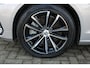 Volvo V60 T6 Plug-in hybrid AWD Essential Bright | All-season banden | Lederen bekleding | Electrische wegklapbare trekhaak | Stoelverwarming | Adaptive cruise Control | Parkeersensoren voor + achter | Parkeercamera | BLIS | Stuurwielverwarming