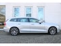 Volvo V60 T6 Plug-in hybrid AWD Essential Bright | All-season banden | Lederen bekleding | Electrische wegklapbare trekhaak | Stoelverwarming | Adaptive cruise Control | Parkeersensoren voor + achter | Parkeercamera | BLIS | Stuurwielverwarming