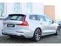 Volvo V60 T6 Plug-in hybrid AWD Essential Bright | All-season banden | Lederen bekleding | Electrische wegklapbare trekhaak | Stoelverwarming | Adaptive cruise Control | Parkeersensoren voor + achter | Parkeercamera | BLIS | Stuurwielverwarming