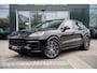 Porsche Cayenne 3.0 E-Hybrid | SportDesign Pakket | Black Edition | Adaptieve Luchtvering PASM | Sport Chrono Pakket | Panoramadak | Bose Surround Sound System | Adaptive Cruise Controle | Soft-Close portieren | 360° Surround View | 21 inch RS Spyder Design velgen |