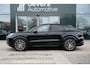 Porsche Cayenne 3.0 E-Hybrid | SportDesign Pakket | Black Edition | Adaptieve Luchtvering PASM | Sport Chrono Pakket | Panoramadak | Bose Surround Sound System | Adaptive Cruise Controle | Soft-Close portieren | 360° Surround View | 21 inch RS Spyder Design velgen |