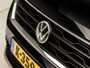 Volkswagen T-Roc 1.0 TSI Sport (APPLE CARPLAY, GROOT NAVI, CLIMATE, PARKEERSENSOREN, SPORTSTOELEN, ADAPTIVE CRUISE, GETINT GLAS, NIEUWSTAAT)