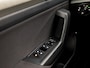 Volkswagen T-Roc 1.0 TSI Sport (APPLE CARPLAY, GROOT NAVI, CLIMATE, PARKEERSENSOREN, SPORTSTOELEN, ADAPTIVE CRUISE, GETINT GLAS, NIEUWSTAAT)
