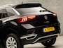 Volkswagen T-Roc 1.0 TSI Sport (APPLE CARPLAY, GROOT NAVI, CLIMATE, PARKEERSENSOREN, SPORTSTOELEN, ADAPTIVE CRUISE, GETINT GLAS, NIEUWSTAAT)