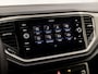 Volkswagen T-Roc 1.0 TSI Sport (APPLE CARPLAY, GROOT NAVI, CLIMATE, PARKEERSENSOREN, SPORTSTOELEN, ADAPTIVE CRUISE, GETINT GLAS, NIEUWSTAAT)