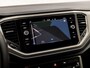 Volkswagen T-Roc 1.0 TSI Sport (APPLE CARPLAY, GROOT NAVI, CLIMATE, PARKEERSENSOREN, SPORTSTOELEN, ADAPTIVE CRUISE, GETINT GLAS, NIEUWSTAAT)