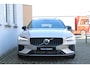 Volvo V60 T6 Automaat Plug-in hybrid AWD Ultra Dark | Panoramadak | Premium audio by Harman Kardon | Verwarmbare voorstoelen en achterbank | Stuurwielverwarming | Parkeerverwarming  | Apple carplay/Android auto | Rondom zichtcamera |  Adaptive cruise control |