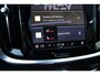 Volvo V60 T6 Automaat Plug-in hybrid AWD Ultra Dark | Panoramadak | Premium audio by Harman Kardon | Verwarmbare voorstoelen en achterbank | Stuurwielverwarming | Parkeerverwarming  | Apple carplay/Android auto | Rondom zichtcamera |  Adaptive cruise control |