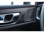Volvo V60 T6 Automaat Plug-in hybrid AWD Ultra Dark | Panoramadak | Premium audio by Harman Kardon | Verwarmbare voorstoelen en achterbank | Stuurwielverwarming | Parkeerverwarming  | Apple carplay/Android auto | Rondom zichtcamera |  Adaptive cruise control |