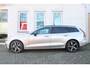 Volvo V60 T6 Automaat Plug-in hybrid AWD Ultra Dark | Panoramadak | Premium audio by Harman Kardon | Verwarmbare voorstoelen en achterbank | Stuurwielverwarming | Parkeerverwarming  | Apple carplay/Android auto | Rondom zichtcamera |  Adaptive cruise control |