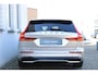 Volvo V60 T6 Automaat Plug-in hybrid AWD Ultra Dark | Panoramadak | Premium audio by Harman Kardon | Verwarmbare voorstoelen en achterbank | Stuurwielverwarming | Parkeerverwarming  | Apple carplay/Android auto | Rondom zichtcamera |  Adaptive cruise control |