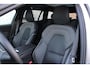 Volvo V60 T6 Automaat Plug-in hybrid AWD Ultra Dark | Panoramadak | Premium audio by Harman Kardon | Verwarmbare voorstoelen en achterbank | Stuurwielverwarming | Parkeerverwarming  | Apple carplay/Android auto | Rondom zichtcamera |  Adaptive cruise control |