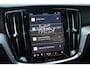 Volvo V60 T6 Automaat Plug-in hybrid AWD Ultra Dark | Panoramadak | Premium audio by Harman Kardon | Verwarmbare voorstoelen en achterbank | Stuurwielverwarming | Parkeerverwarming  | Apple carplay/Android auto | Rondom zichtcamera |  Adaptive cruise control |