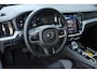 Volvo V60 T6 Automaat Plug-in hybrid AWD Ultra Dark | Panoramadak | Premium audio by Harman Kardon | Verwarmbare voorstoelen en achterbank | Stuurwielverwarming | Parkeerverwarming  | Apple carplay/Android auto | Rondom zichtcamera |  Adaptive cruise control |