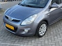 Hyundai i20 1.2i DynamicVersion 78PK 5 deurs! NL AUTO NAP! Airco l Carplay l Navi l MTF-stuur! TOPSTAAT l GOED ONDERHOUDEN!