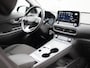 Hyundai Kona Electric EV Fashion 64 kWh | Climate Control / ECC | Licht metalen velgen 17 inch | Cruise control Adaptivem | Connectiviteit | Navigatie | Park Distance Control achter | Achteruitrijcamera | Dakrailing |
