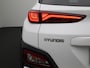Hyundai Kona Electric EV Fashion 64 kWh | Climate Control / ECC | Licht metalen velgen 17 inch | Cruise control Adaptive| Navigatie | Park Distance Control achter | Achteruitrijcamera | Dakrailing |