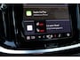 Volvo V60 T6 Plug-in hybrid AWD Plus Dark | All-season banden | Adaptive Cruise Control | 360° Parkeercamera | BLIS | Stoelverwarming | Stuurwielverwarming | Wegklapbare trekhaak | Harman Kardon Premium Audio | Google infotainment | Parkeersensoren voor + achter