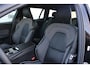 Volvo V60 T6 Plug-in hybrid AWD Plus Dark | All-season banden | Adaptive Cruise Control | 360° Parkeercamera | BLIS | Stoelverwarming | Stuurwielverwarming | Wegklapbare trekhaak | Harman Kardon Premium Audio | Google infotainment | Parkeersensoren voor + achter