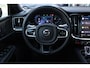 Volvo V60 T6 Plug-in hybrid AWD Plus Dark | All-season banden | Adaptive Cruise Control | 360° Parkeercamera | BLIS | Stoelverwarming | Stuurwielverwarming | Wegklapbare trekhaak | Harman Kardon Premium Audio | Google infotainment | Parkeersensoren voor + achter