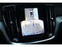 Volvo V60 T6 Plug-in hybrid AWD Plus Dark | All-season banden | Adaptive Cruise Control | 360° Parkeercamera | BLIS | Stoelverwarming | Stuurwielverwarming | Wegklapbare trekhaak | Harman Kardon Premium Audio | Google infotainment | Parkeersensoren voor + achter
