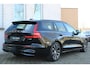Volvo V60 T6 Plug-in hybrid AWD Plus Dark | All-season banden | Adaptive Cruise Control | 360° Parkeercamera | BLIS | Stoelverwarming | Stuurwielverwarming | Wegklapbare trekhaak | Harman Kardon Premium Audio | Google infotainment | Parkeersensoren voor + achter