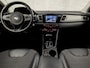 Kia Niro Hybrid 1.6 GDi Sport 142Pk Automaat (SCHUIFDAK, APPLE CARPLAY, NAVIGATIE, CAMERA, STUUR/STOELVERWARMING, SPORTSTOELEN, GETINT GLAS, XENON, NIEUWE APK, NIEUWSTAAT)