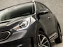 Kia Niro Hybrid 1.6 GDi Sport 142Pk Automaat (SCHUIFDAK, APPLE CARPLAY, NAVIGATIE, CAMERA, STUUR/STOELVERWARMING, SPORTSTOELEN, GETINT GLAS, XENON, NIEUWE APK, NIEUWSTAAT)