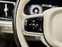 Volvo V60 2.0 B3 Inscription Sport 177Pk Automaat (APPLE CARPLAY, LEDER, 20'' LM VELGEN, STUUR/STOELVERWARMING, SPORTSTOELEN, ADAPTIVE CRUISE, PARKEERSENSOREN, NIEUWSTAAT)