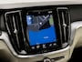 Volvo V60 2.0 B3 Inscription Sport 177Pk Automaat (APPLE CARPLAY, LEDER, 20'' LM VELGEN, STUUR/STOELVERWARMING, SPORTSTOELEN, ADAPTIVE CRUISE, PARKEERSENSOREN, NIEUWSTAAT)