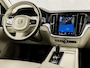 Volvo V60 2.0 B3 Inscription Sport 177Pk Automaat (APPLE CARPLAY, LEDER, 20'' LM VELGEN, STUUR/STOELVERWARMING, SPORTSTOELEN, ADAPTIVE CRUISE, PARKEERSENSOREN, NIEUWSTAAT)
