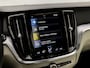 Volvo V60 2.0 B3 Inscription Sport 177Pk Automaat (APPLE CARPLAY, LEDER, 20'' LM VELGEN, STUUR/STOELVERWARMING, SPORTSTOELEN, ADAPTIVE CRUISE, PARKEERSENSOREN, NIEUWSTAAT)