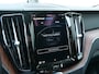 Volvo XC60 2.0 T8 Plug-in hybrid AWD Ultra Dark 455 Pk Automaat Navi / Leer / Pano-dak / Luchtvering / Trekhaak / DAB / Apple Carplay