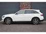 Mercedes-Benz GLC 300e 4MATIC AMG Line | Panoramadak | Trekhaak | Multibeam LED | Stoelverwarming | Camera | Dodehoekassistent | Spoorpakket | Sfeerverlichting | Zitcomfortpakket |