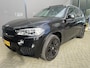 BMW X5 xDrive30d Achteruitrijcamera - navigatie - parkeersensoren voor en achter - schuif/kantel dak - Stoelverwarming - Trekhaak elektrisch uitklapbaar - Dak rails - Cruise control - Airco - Led verlichting  Stuur multifunctioneel - Rijstrooksensor - Regensensor - Bluetooth - Apple carplay - Elektrisch bedienbare achterklep - Extra getint glas achter