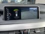 BMW X5 xDrive30d Achteruitrijcamera - navigatie - parkeersensoren voor en achter - schuif/kantel dak - Stoelverwarming - Trekhaak elektrisch uitklapbaar - Dak rails - Cruise control - Airco - Led verlichting  Stuur multifunctioneel - Rijstrooksensor - Regensensor - Bluetooth - Apple carplay - Elektrisch bedienbare achterklep - Extra getint glas achter