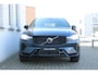 Volvo XC60 T6 Automaat Plug-in hybrid AWD Ultra Dark | Elektrisch panoramadak | Luchtvering | Premium audio by Bowers & Wilkins | Verwarmbare voorstoelen en achterbank | Verwarmbaar stuurwiel | Head-up display | Apple carplay/Android auto | Rondomzicht camera |