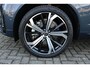 Volvo XC60 T6 Automaat Plug-in hybrid AWD Ultra Dark | Elektrisch panoramadak | Luchtvering | Premium audio by Bowers & Wilkins | Verwarmbare voorstoelen en achterbank | Verwarmbaar stuurwiel | Head-up display | Apple carplay/Android auto | Rondomzicht camera |