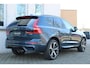Volvo XC60 T6 Automaat Plug-in hybrid AWD Ultra Dark | Elektrisch panoramadak | Luchtvering | Premium audio by Bowers & Wilkins | Verwarmbare voorstoelen en achterbank | Verwarmbaar stuurwiel | Head-up display | Apple carplay/Android auto | Rondomzicht camera |