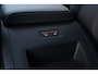 Volvo XC60 T6 Automaat Plug-in hybrid AWD Ultra Dark | Elektrisch panoramadak | Luchtvering | Premium audio by Bowers & Wilkins | Verwarmbare voorstoelen en achterbank | Verwarmbaar stuurwiel | Head-up display | Apple carplay/Android auto | Rondomzicht camera |