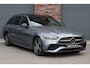 Mercedes-Benz C-klasse Estate 300 e AMG Line Premium+ | Distronic+ | Panoramadak | Trekhaak | Memory | HUD | Digital Light | Verwarmd Stuurwiel | Advanced Sound System | Keyless Go | Surround Camera |