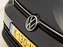 Volkswagen Golf 1.0 TSI Sport Automaat (APPLE CARPLAY, GROOT NAVI, CAMERA, STUUR/STOELVERWARMING, MEMORY SEATS, ALCANTARA, GETINT GLAS, SFEERVERLICHTING, NIEUWSTAAT)