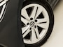 Volkswagen Golf 1.0 TSI Sport Automaat (APPLE CARPLAY, GROOT NAVI, CAMERA, STUUR/STOELVERWARMING, MEMORY SEATS, ALCANTARA, GETINT GLAS, SFEERVERLICHTING, NIEUWSTAAT)
