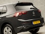 Volkswagen Golf 1.0 TSI Sport Automaat (APPLE CARPLAY, GROOT NAVI, CAMERA, STUUR/STOELVERWARMING, MEMORY SEATS, ALCANTARA, GETINT GLAS, SFEERVERLICHTING, NIEUWSTAAT)