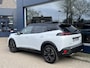 Peugeot 2008 1.2 Hybrid 145 GT Automaat Hybride | Panorama Schuif-/Kanteldak | Alcantara Stoelen met Verwarming en Massage | Navigatie | 360 Graden Camera | 18 Inch Evissa | Keyless Entry | Full LED Verlichting | Zwart Dak | Dode Hoek Detectie | Cruise Control Adaptief | Climate Control | Hoge Zitpositie |