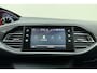 Peugeot 308 SW 1.2 PureTech Blue Lease Premium 130pk | Navigatie | Panoramadak | Climate Control | Cruise Control | Camera | Weinig Kilometers | Apple Carplay - Android auto